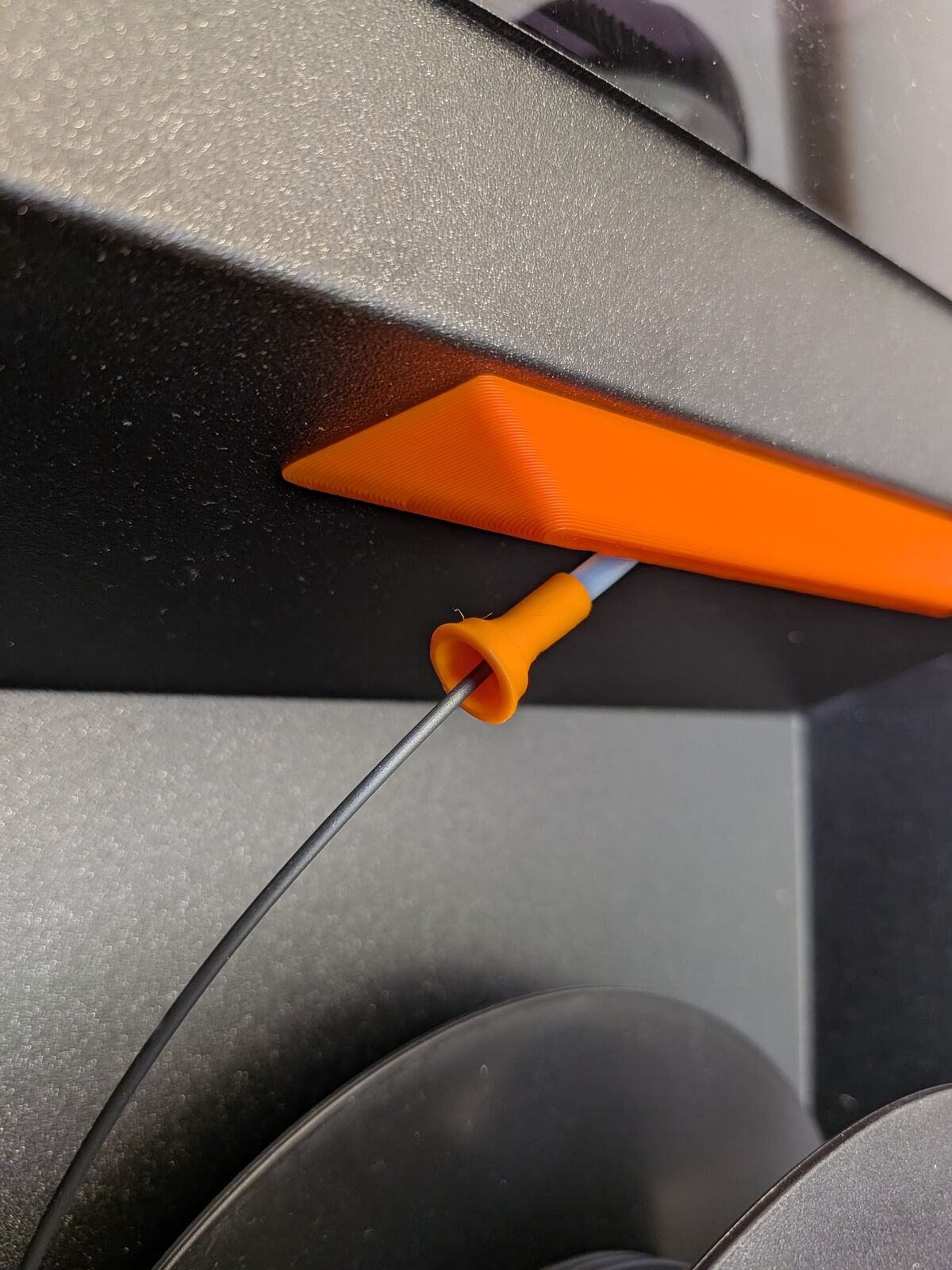 Orange PTFE guide on the magnetic top cover